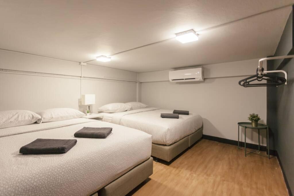 Апартаменты S1 Large Duplex Silom 3 Beds, Full Kitchen Wifi Бангкок Экстерьер фото